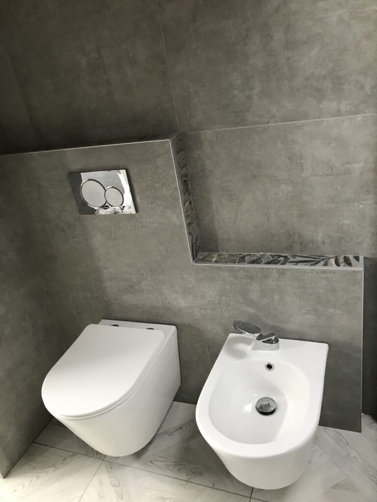 ristrutturazione-bagno-mosaico-sanitari-sospesi
